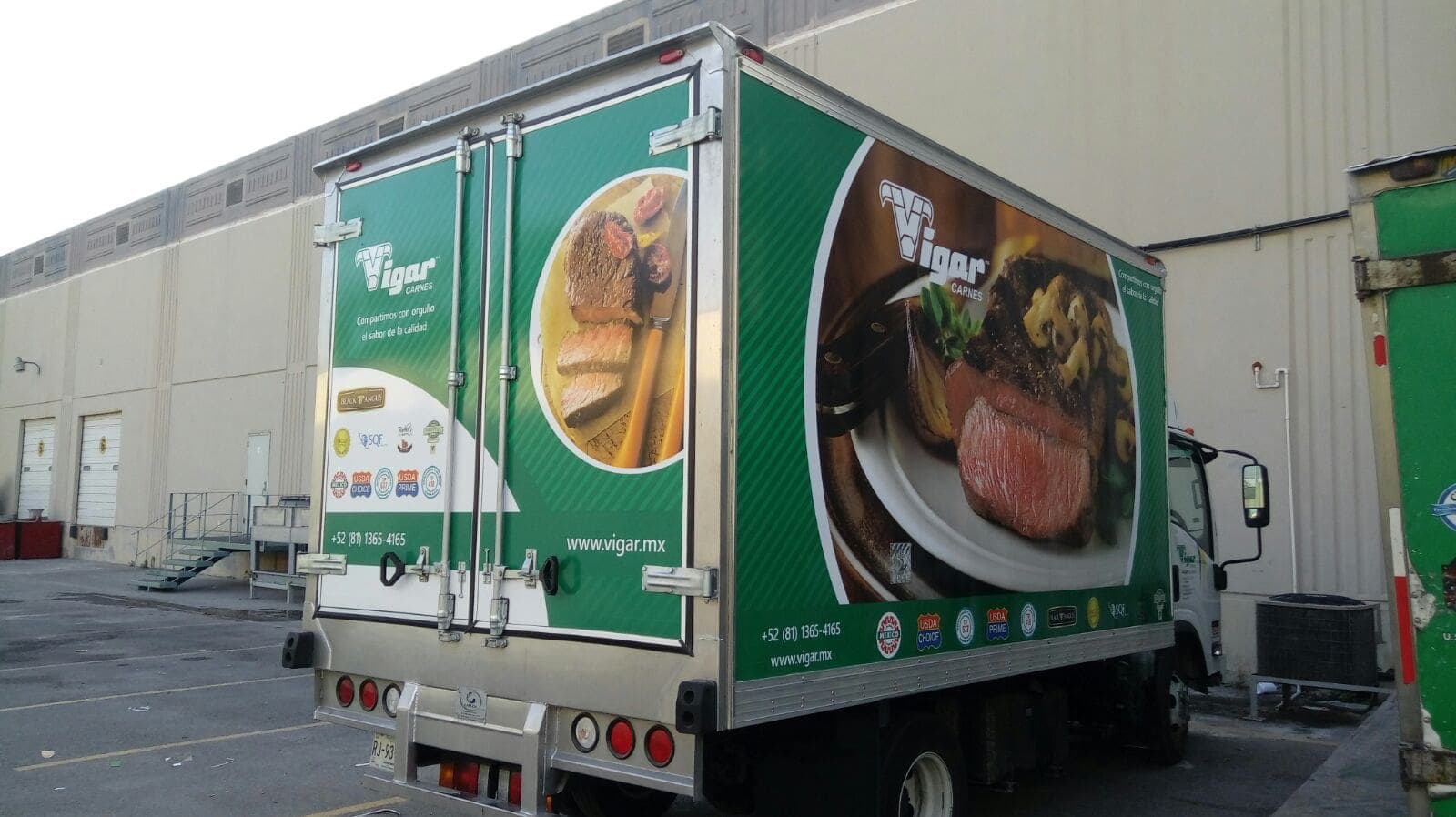 Diseño y rotulación de camiones Vigar Carnes 9 Vinil adherible impreso en camión Vigar