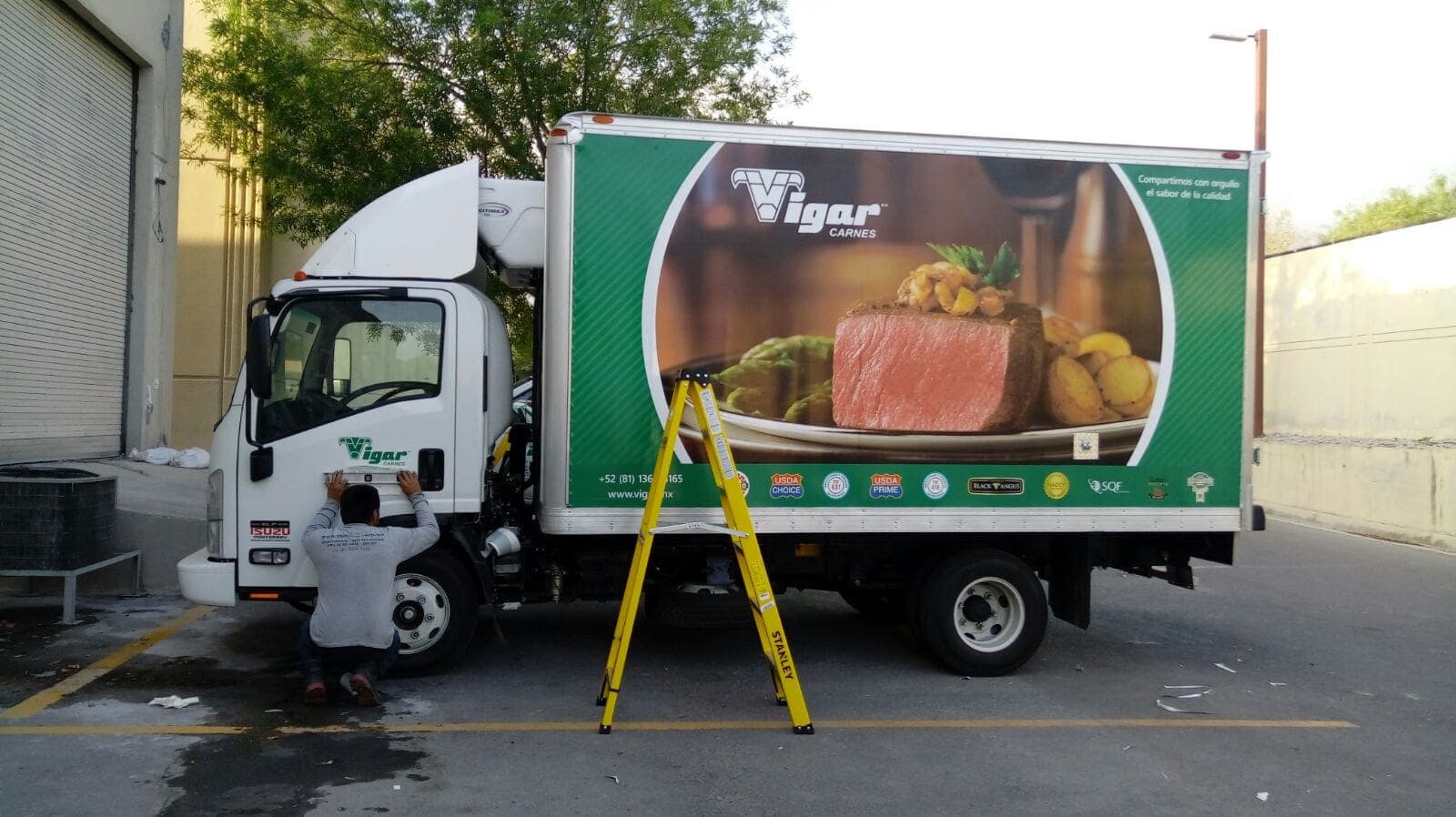 Diseño y rotulación de camiones Vigar Carnes 12 Rotulación de camión Isuzu Vigar Carnes de monterrey